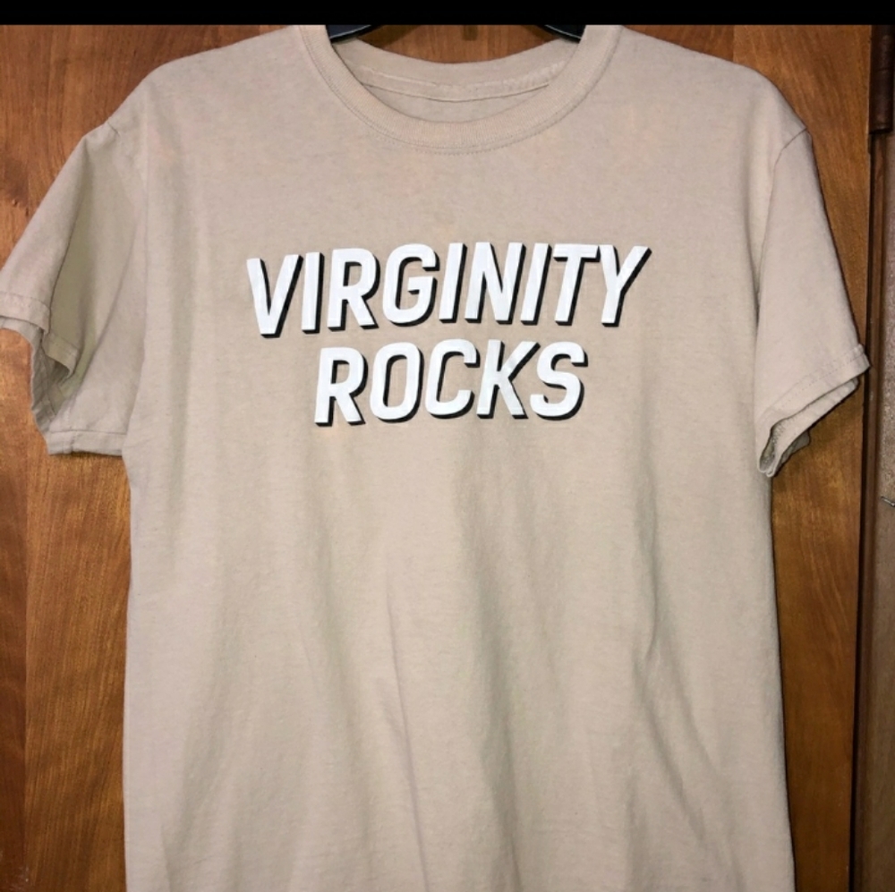 khaki tshirt